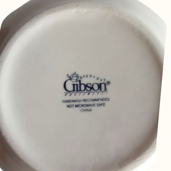 Vintage Gibson Everyday China Creamer and Sugar Set Christmas Holly and Berries - Picture 6 of 8